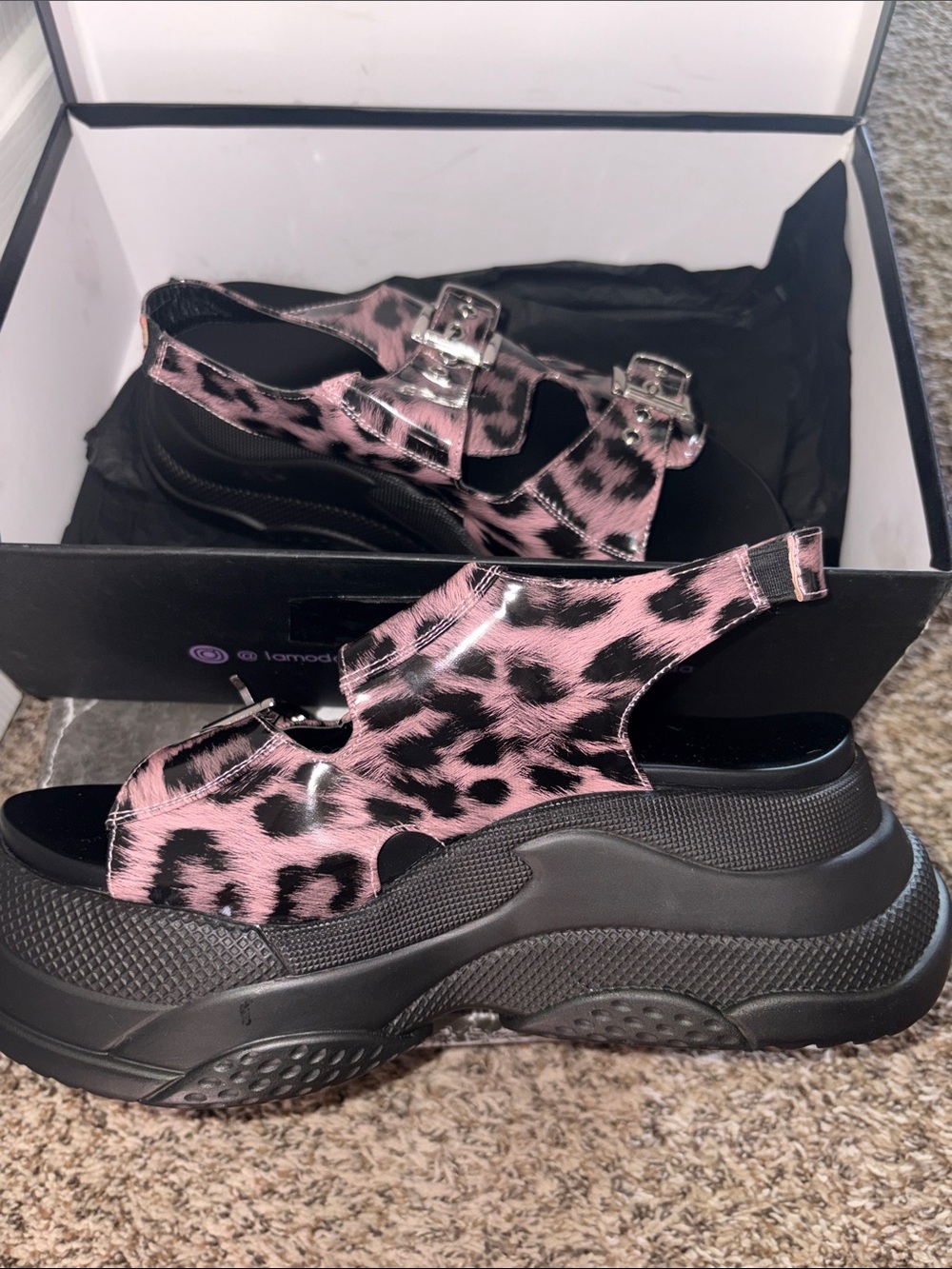 La Moda Pink Patent Leather Leopard Print Sandals.nwt size 7
